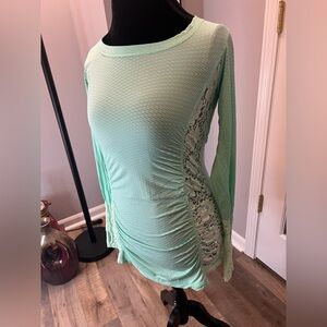 Green Ruched Long Sleeve athletic top thumb holes EUC